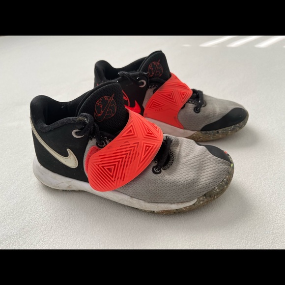 Size 1.5 Kyrie Irving 11.23 - Picture 3 of 4